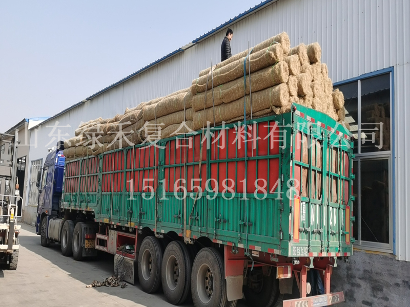 新疆的沈总订购15000平椰丝毯正在发货！